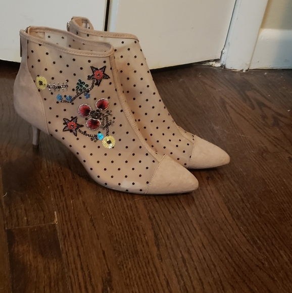 Shoes - Picture 2 of 3